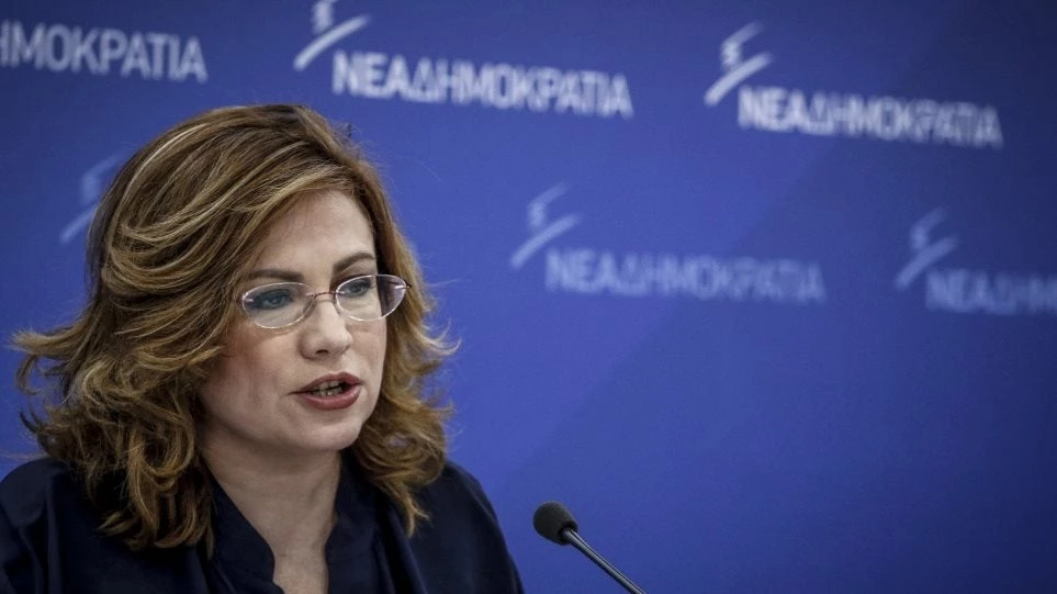 ΝΔ για ανασχηματισμό: «Άλλαξε ο Μανωλιός και έβαλε τα ρούχα του αλλιώς»